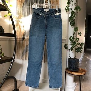 Abercrombie The 90’s Straight Ultra High Rise Curve Love Jean